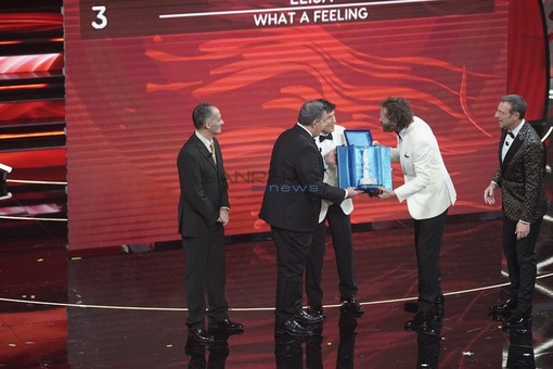 72° Festival di Sanremo: Gianni Morandi vince la serata delle cover con il suo medley insieme a Jovanotti