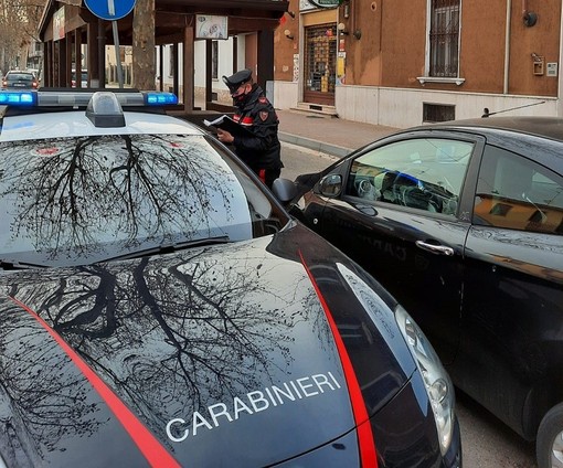 Voghera: consumano bevande al tavolino di un bar, sanzionati due clienti e il titolare Voghera: consumano bevande al tavolino di un bar, sanzionati due clienti e il titolare