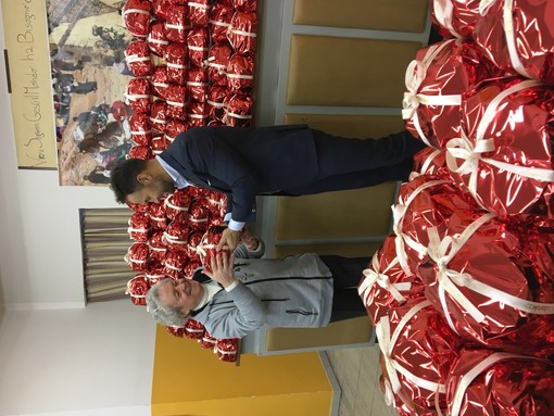 Torino, donati centinaia di panettoni alla “Mensa dei poveri”
