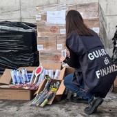 Sequestrate a Milano oltre 1,2 tonnellate di fuochi d'artificio illegali