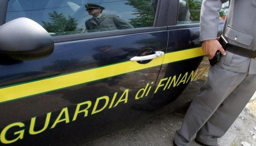 Ville a picco sul mare e auto di lusso confiscate a un imprenditore, blitz della Finanza di Bologna