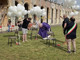 Gambolò, 69 palloncini bianchi prendono il volo in ricordo delle vittime del Covid-19