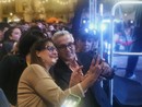 Tutti in coda per un selfie con Barbieri: Vercelli impazzisce per la star di Masterchef - FOTO