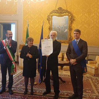 Pavia, Il maestro Marco Lodola Cavaliere della Repubblica: la consegna dell’onorificenza a palazzo Malaspina