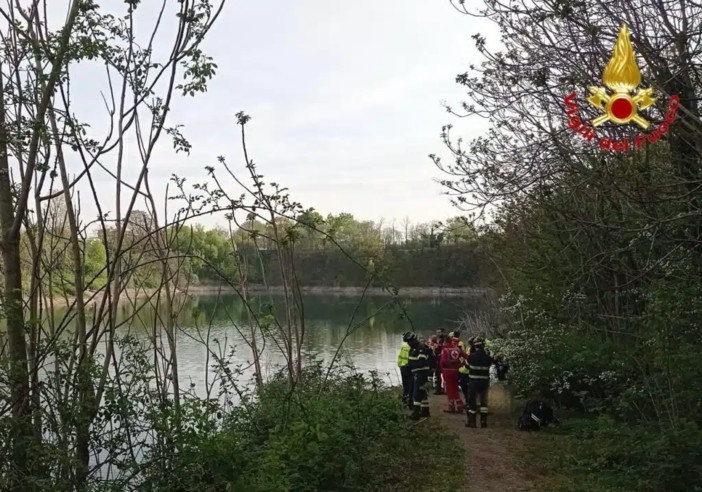 Nerviano: auto nel laghetto, dentro il corpo senza vita di un uomo