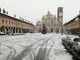 - FOTO - Vigevano: atmosfera natalizia con la neve in piazza Ducale