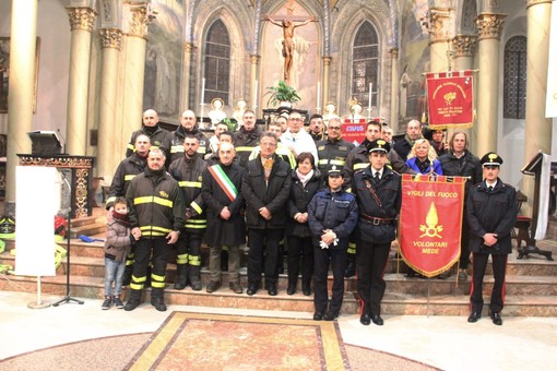 - (FOTONOTIZIA) - Mede: i vigili del fuoco hanno celebrato Santa Barbara