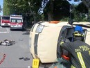 Novara: auto si ribalta in viale Giulio Cesare