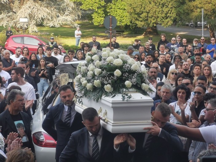 «Te ne sei andato e di te ci mancherà tutto»: lacrime, TikTok e il lutto dei ragazzi per Kevin Laganà, 22 anni