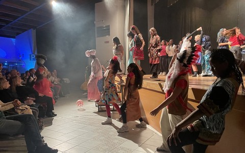 Vigevano, “One of us”: alla Robecchi un teatro che parla di inclusione, pace e speranza