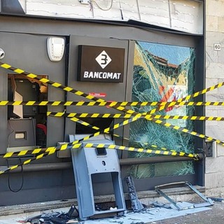 Magenta: esplosione nella notte, malviventi fanno saltare il bancomat al Banco di Desio