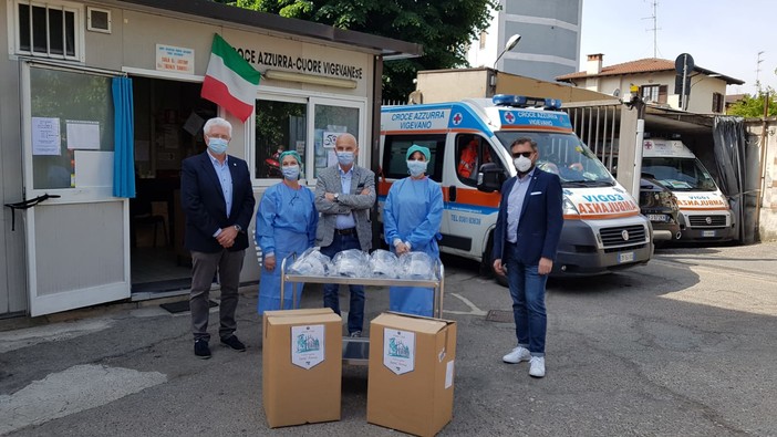 Vigevano, il Lions Club Cilavegna Sant'Anna ha donato 25 visiere all'ospedale civile