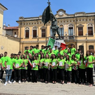 Mede: presentata in piazza della Repubblica, la leva dei Coscritti 2005