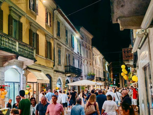Torna “La Notte dei Saldi”: sabato 4 luglio la terza edizione nel centro storico di Vigevano