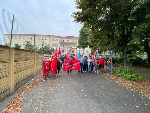 - (FOTONOTIZIA) - Sartirana: il presidio dei sindacati contro l'ipotesi di affidare a una cooperativa il nucleo Alzheimer dell'Rsa Adelina Nigra - (FOTONOTIZIA) - Sartirana: il presidio dei sindacati contro l'ipotesi di affidare a una cooperativa il nucleo Alzheimer dell'Rsa Adelina Nigra