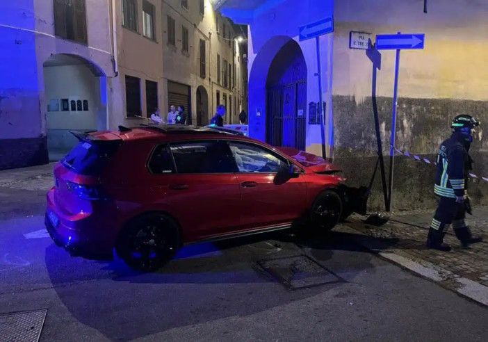 Boffalora sopra Ticino: schianto contro il muro, tre feriti in via Repubblica