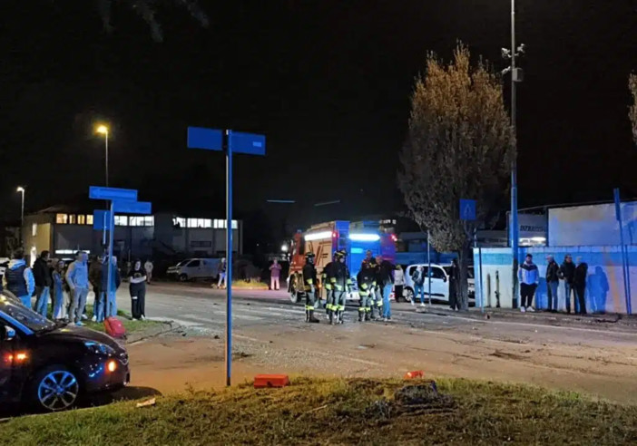 Magenta: grave incidente in via Isonzo, tre feriti Magenta: grave incidente in via Isonzo, tre feriti