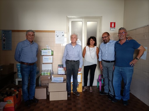 Tromello: consegnate 60 borse alimentari dal Rotary Club Lomellina