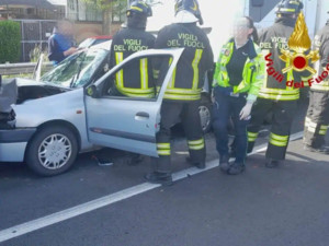 Gaggiano: tamponamento a catena sulla Vigevanese, tre feriti in codice giallo