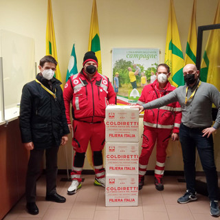 Solidarietà, altri 1000 kg di cibo nei pacchi alimentari donati da Coldiretti Pavia alle famiglie bisognose