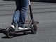 Abbiategrasso, dieci multe a monopattini senza casco Abbiategrasso, dieci multe a monopattini senza casco