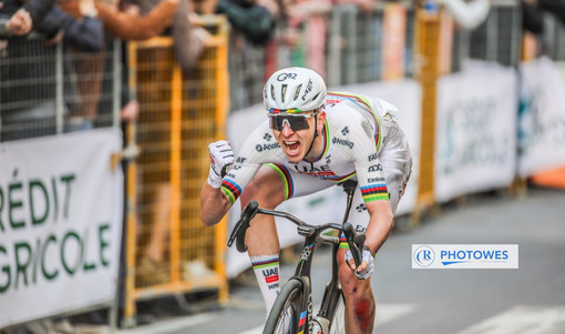Impresa storica dello sloveno Tadej Pogačar alla Milano-Sanremo: cade, rientra e vince attaccando su Cipressa e Poggio Impresa storica dello sloveno Tadej Pogačar alla Milano-Sanremo: cade, rientra e vince attaccando su Cipressa e Poggio