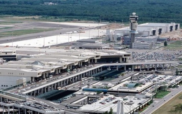 Fumo in cabina, l'aereo diretto a Fuerteventura rientra a Malpensa