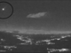 La meteora (nel cerchio) solca i cieli di Varese nella foto diffusa dalla Società Astronomica Schiaparelli La meteora (nel cerchio) solca i cieli di Varese nella foto diffusa dalla Società Astronomica Schiaparelli
