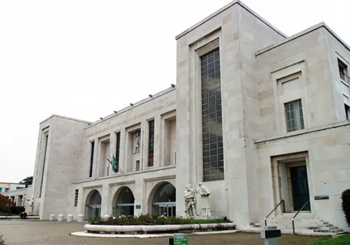 Abbiategrasso, travolto mentre attraversa la strada per andare a scuola: finisce in ospedale Abbiategrasso, travolto mentre attraversa la strada per andare a scuola: finisce in ospedale