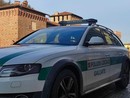 Galliate, perde il controllo dell'auto e piomba sul dehor di un bar: attimi di paura Galliate, perde il controllo dell'auto e piomba sul dehor di un bar: attimi di paura