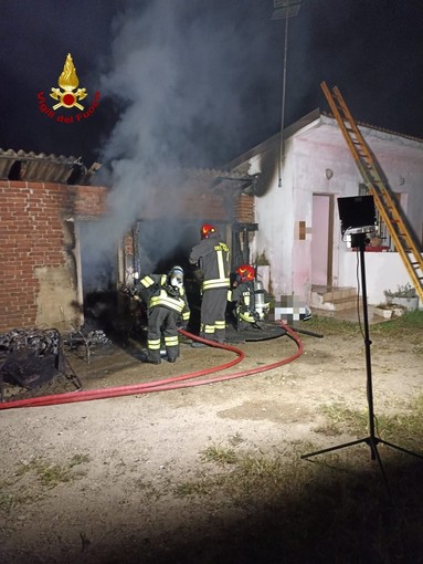 Palestro: fiamme in abitazione, intervengono i Vigili del fuoco Palestro: fiamme in abitazione, intervengono i Vigili del fuoco