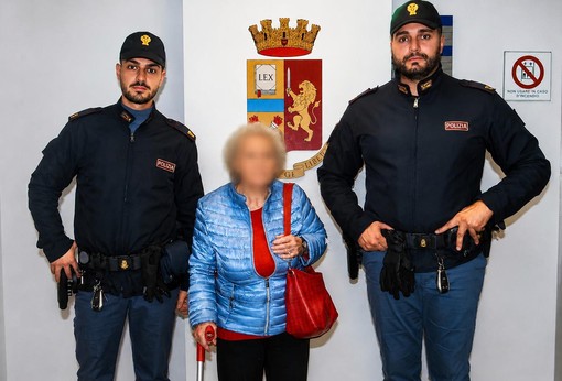 Il prefetto Francesca De Carlini riceve in prefettura la bandiera storica della Croce Rossa Italiana