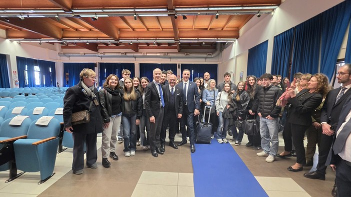 Pavia, la questura diventa un presidio di legalità: 2.500 studenti a lezione di antimafia Pavia, la questura diventa un presidio di legalità: 2.500 studenti a lezione di antimafia