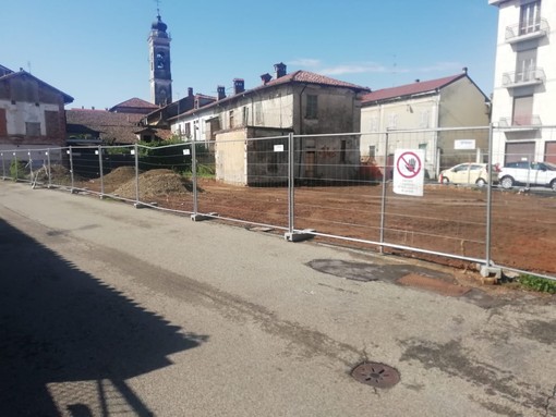 Robbio, giovedì scorso ripresi i lavori in piazza Boschi Robbio, giovedì scorso ripresi i lavori in piazza Boschi