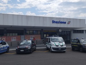 Vigevano, la Polizia di Stato coordina un ampio servizio di controllo del territorio Vigevano, la Polizia di Stato coordina un ampio servizio di controllo del territorio