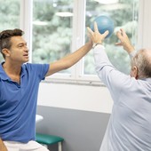 Lesioni spinali, "dopo i 70 anni il corpo recupera più di quanto si creda ma servono nuovi percorsi riabilitativi" Lesioni spinali, "dopo i 70 anni il corpo recupera più di quanto si creda ma servono nuovi percorsi riabilitativi"