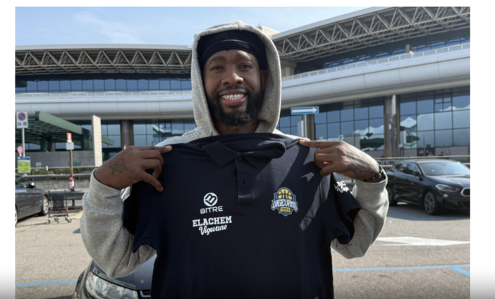 Basket serie A2, l’ arrivo di Deshawn Freeman a Malpensa con l’amata Baby: “Ci vediamo presto ”
