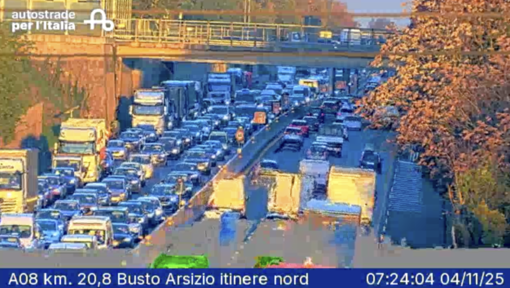 Il traffico lungo l'Autolaghi in seguito all'incidente Il traffico lungo l'Autolaghi in seguito all'incidente