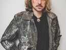 Musica: Simone Tomassini, la curiosità per il singolo “Sono Vivo” e il nuovo management