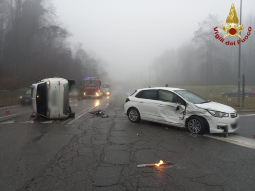Scontro tra due auto all'uscita dell'autostrada A26 Scontro tra due auto all'uscita dell'autostrada A26