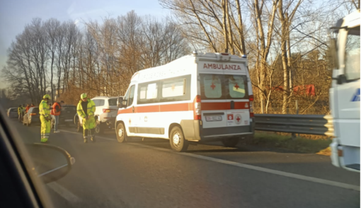 Tamponamento a catena in Autolaghi: un ferito e code in direzione Gallarate Tamponamento a catena in Autolaghi: un ferito e code in direzione Gallarate