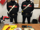 Vercelli, razzia notturna in 12 auto parcheggiate in corso Palestro: fermato con la refurtiva mentre tenta di entrare allo Scientifico