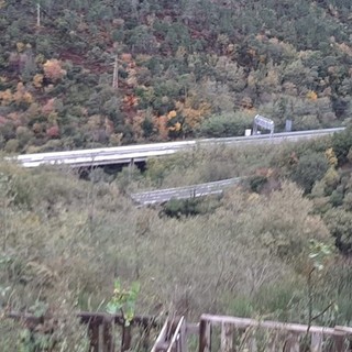 Crolla viadotto dell'autostrada A6 tra Savona e Altare Crolla viadotto dell'autostrada A6 tra Savona e Altare