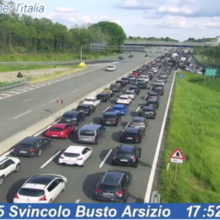 Incidente sull'Autolaghi in direzione Milano: almeno un ferito e quattro chilometri di coda