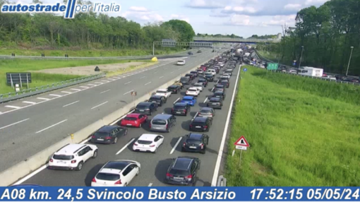 Incidente sull'Autolaghi in direzione Milano: almeno un ferito e quattro chilometri di coda