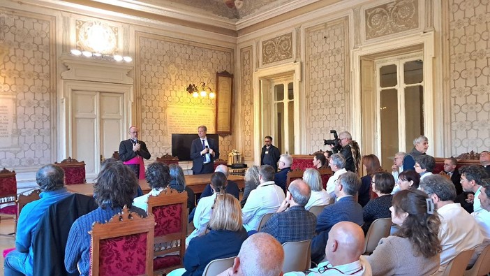 Vigevano, il vescovo Maurizio Gervasoni in visita pastorale all'ospedale Civile