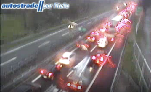 Le auto in coda viste dalle telecamere di Autostrade per l'Italia Le auto in coda viste dalle telecamere di Autostrade per l'Italia
