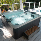 Piscine da esterno con idromassaggio: tipologie, spazio e manutenzione Piscine da esterno con idromassaggio: tipologie, spazio e manutenzione