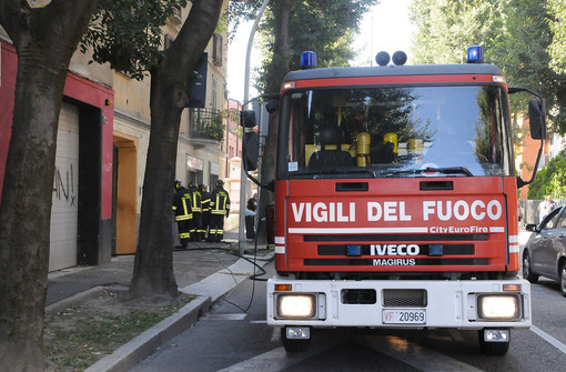 Voghera: brucia un auto al distributore di via Lomellina, interviene il benzinaio ma rimane intossicato Voghera: brucia un auto al distributore di via Lomellina, interviene il benzinaio ma rimane intossicato