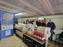 Il Rotary Club Cairoli consegna 300 chili di generi alimentari alla Caritas di Gropello